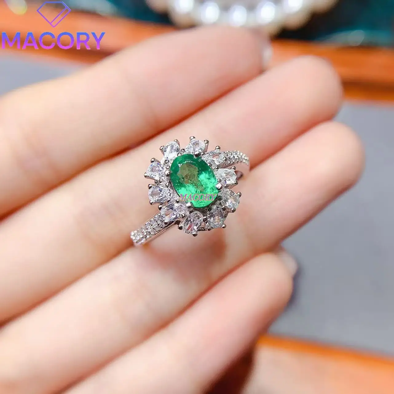 

Новое изумрудное кольцо для женщин, изготовленное из серебра 925 пробы, необходимое на День святого Валентина и Рождество, поставляется с сертификатом.