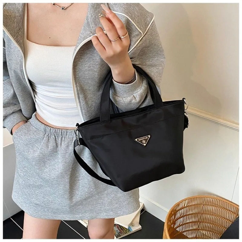

Stylish Women Shoulder Bag Versatile Crossbody Bag For Daily Use Commuting Work And Travel Elegant