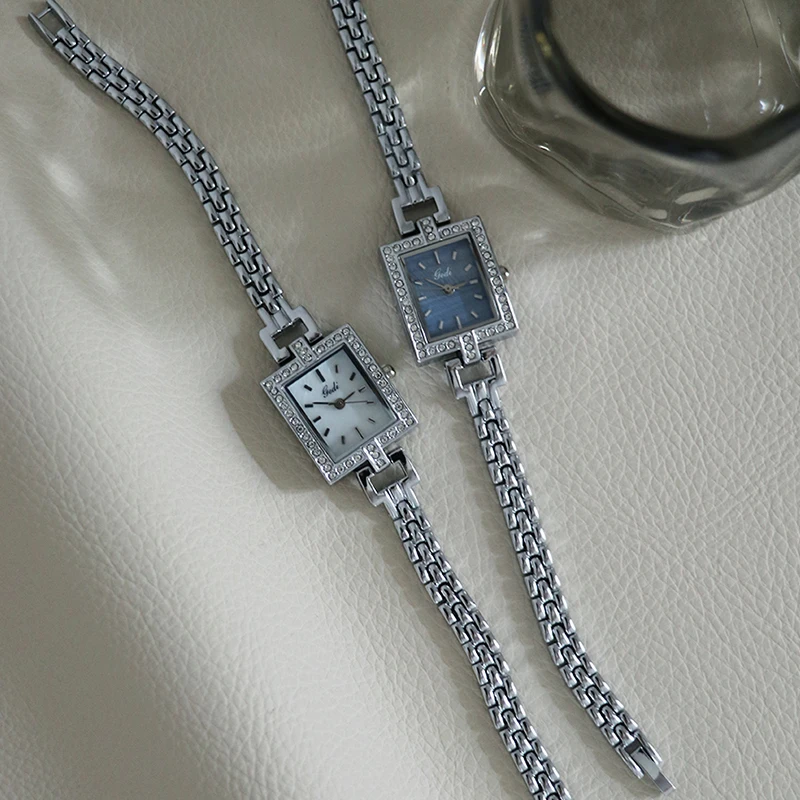 ساعة نسائية فاخرة جديدة مع قرص صغير وحركة كوارتز أنيقة وتصميم أنيق ساعة عالية الجودة هدية مثالية للنساء