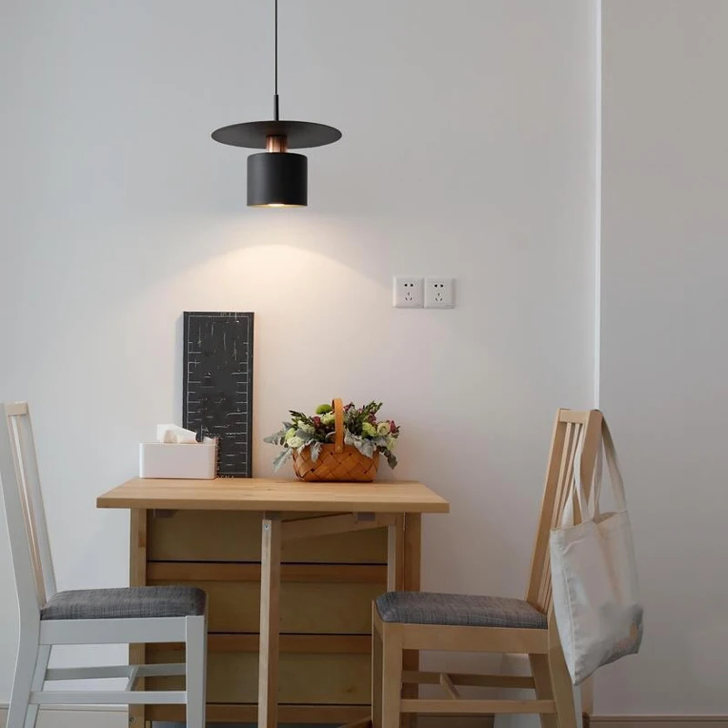 Plafonnier Suspendu Noir à Tête Unique, Design Nordique Moderne, Luminaire Décoratif de Plafond, Idéal pour une Salle à Manger, un Restaurant ou une Cuisine