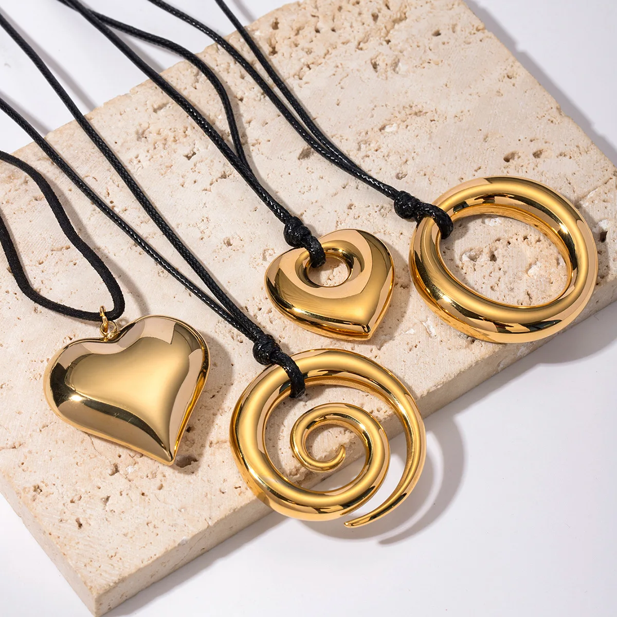 

Fashionable 18K Gold Stainless Steel Rope Circle Necklace for Women Ins Trend Curved