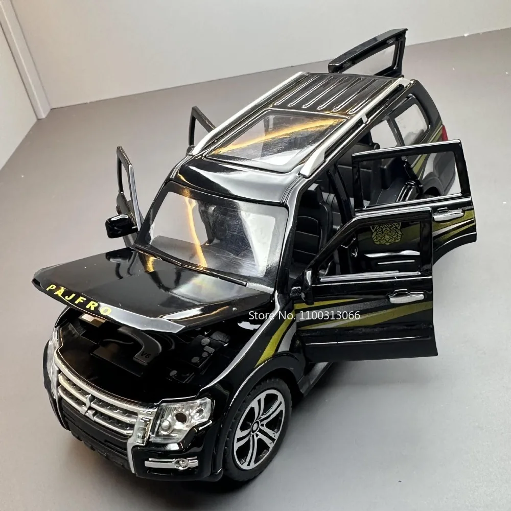 1:32 Mitsubishi Pajero SUV Alloy Diecast Car Model Simulation Toys Sound and Light Pull Back Off Road for Boy Gifts Collection