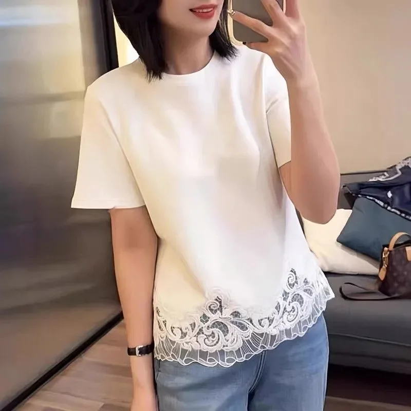 White Lace Trim T-Shirt for Women Short Sleeve Loose Fit Casual Summer Top with Floral Lace Hem Detail