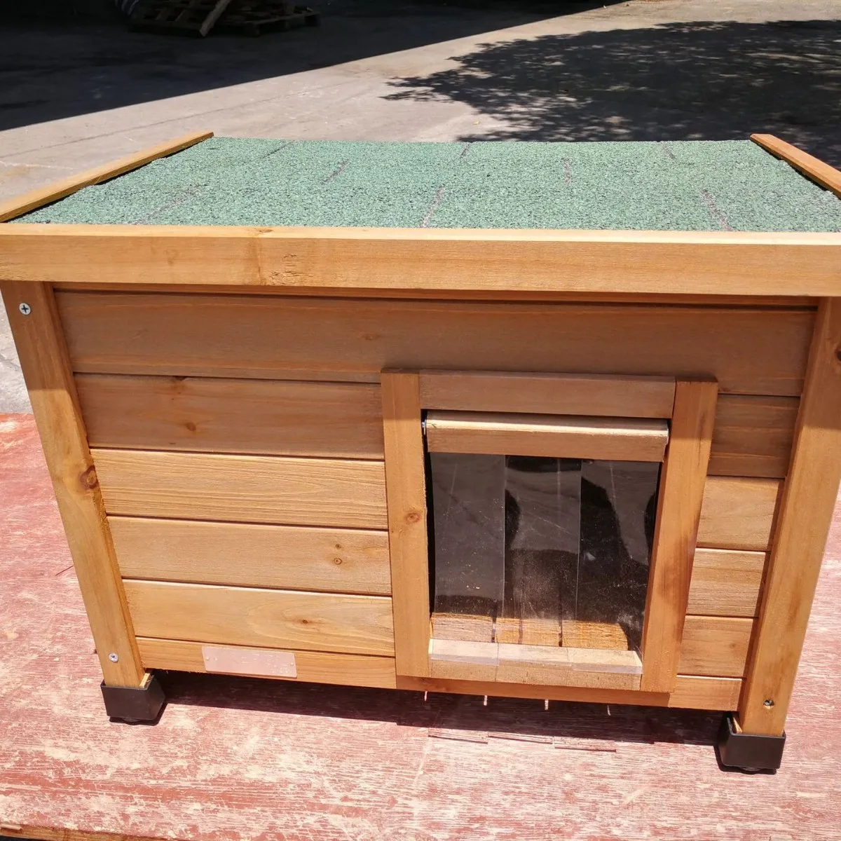 

Solid Wood Cat House with Large Outdoor and Indoor Space - No Assembly Required