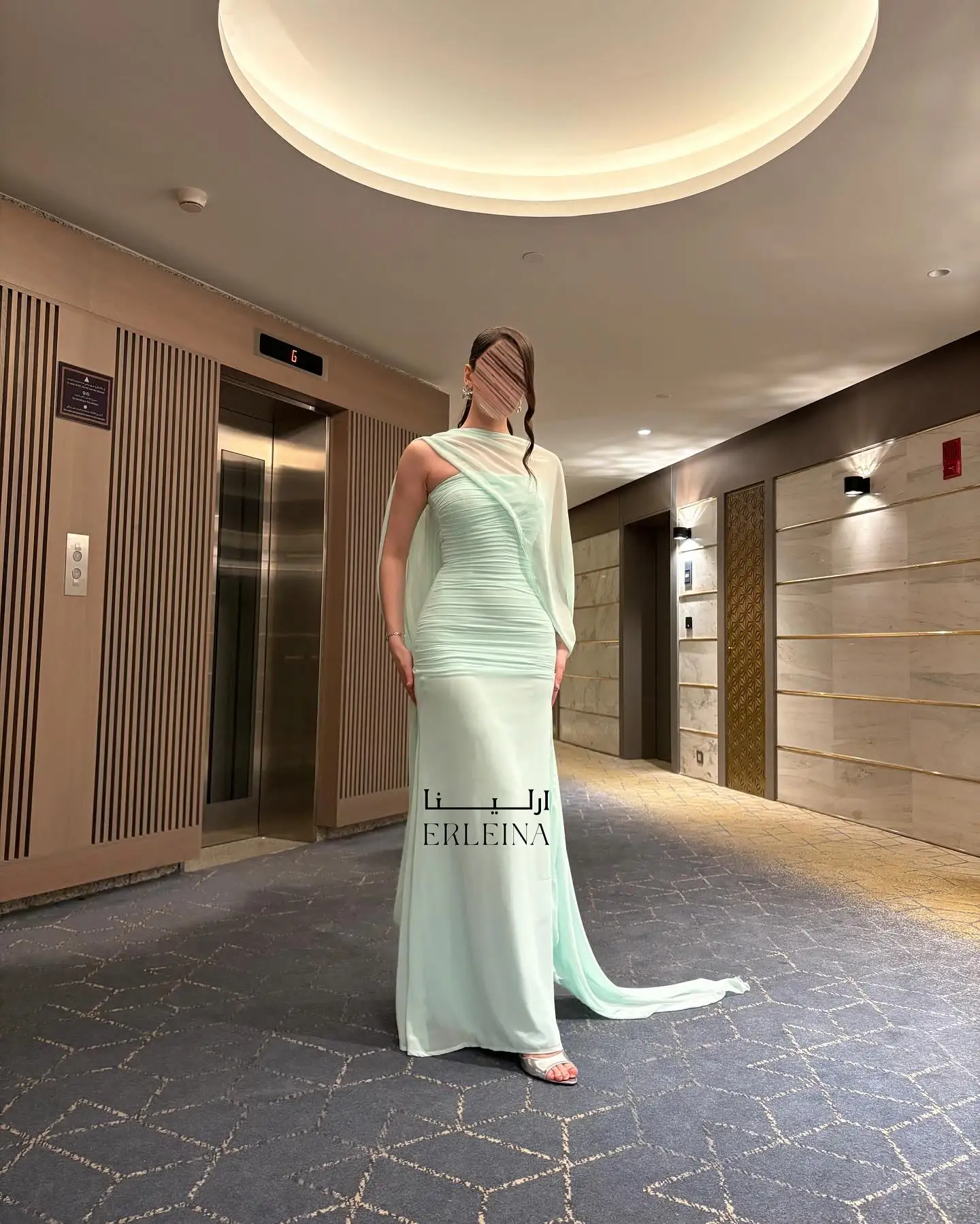 밀라 민트 그린 스트랩리스 프롬 드레스 루치드 슬림핏 롱 시어 케이프 맞춤형 정장 이브닝 가운 우아한 갈라 드레스