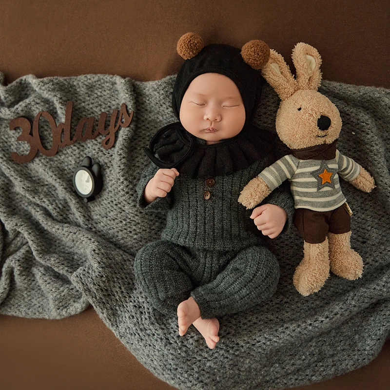 Newborn Photography Props Black Pom Pom Hat Plush Bunny Doll Mini Clock Photo Scene Decor Supplies Studio Baby Photoshoot Props