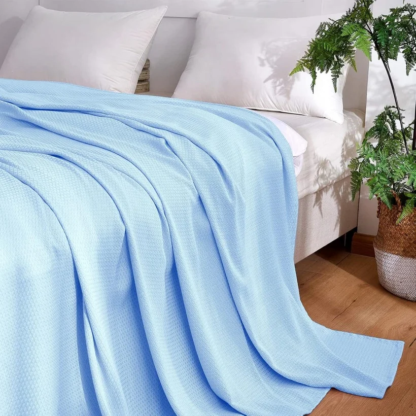Soft Cooling Blanket, 100% Rayon Derived from Bamboo, Lightweight Skin-friendly Air Conditionm Comforter, Thin Summer Quilt