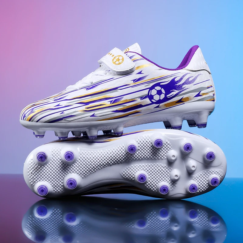 

A pair of children's four-season leather football shoes with long studs, wear-resistant football shoes, sizes 28-39，MZ-186