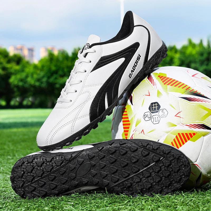 2026 Men Soccer Shoes Breathable Football Boots Futsal Ultralight Professional Training Sneakers Unisex Grass Cleats Match Sport