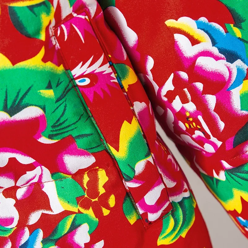 تتميز السترة القطنية الرجالية الشتوية الجديدة بتصميم نمط الأزهار النابضة بالحياة، الرائدة في اتجاه الموضة المعاصرة