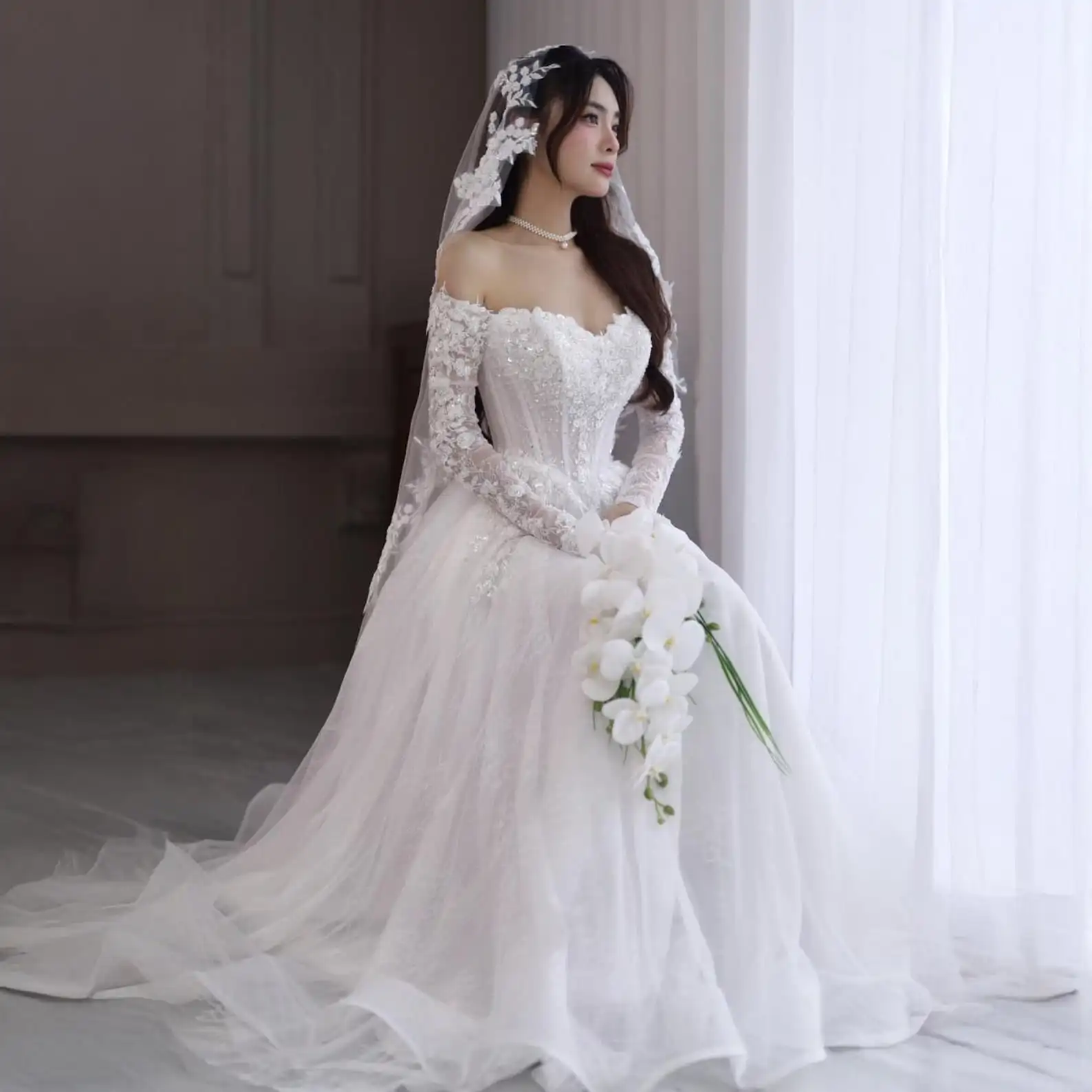 

Customized Sweetheart Off Shoulder Long Sleeve Wedding Dress Lace Beaded Tight corset Bride Dress Romantic A-line Prom Dresses