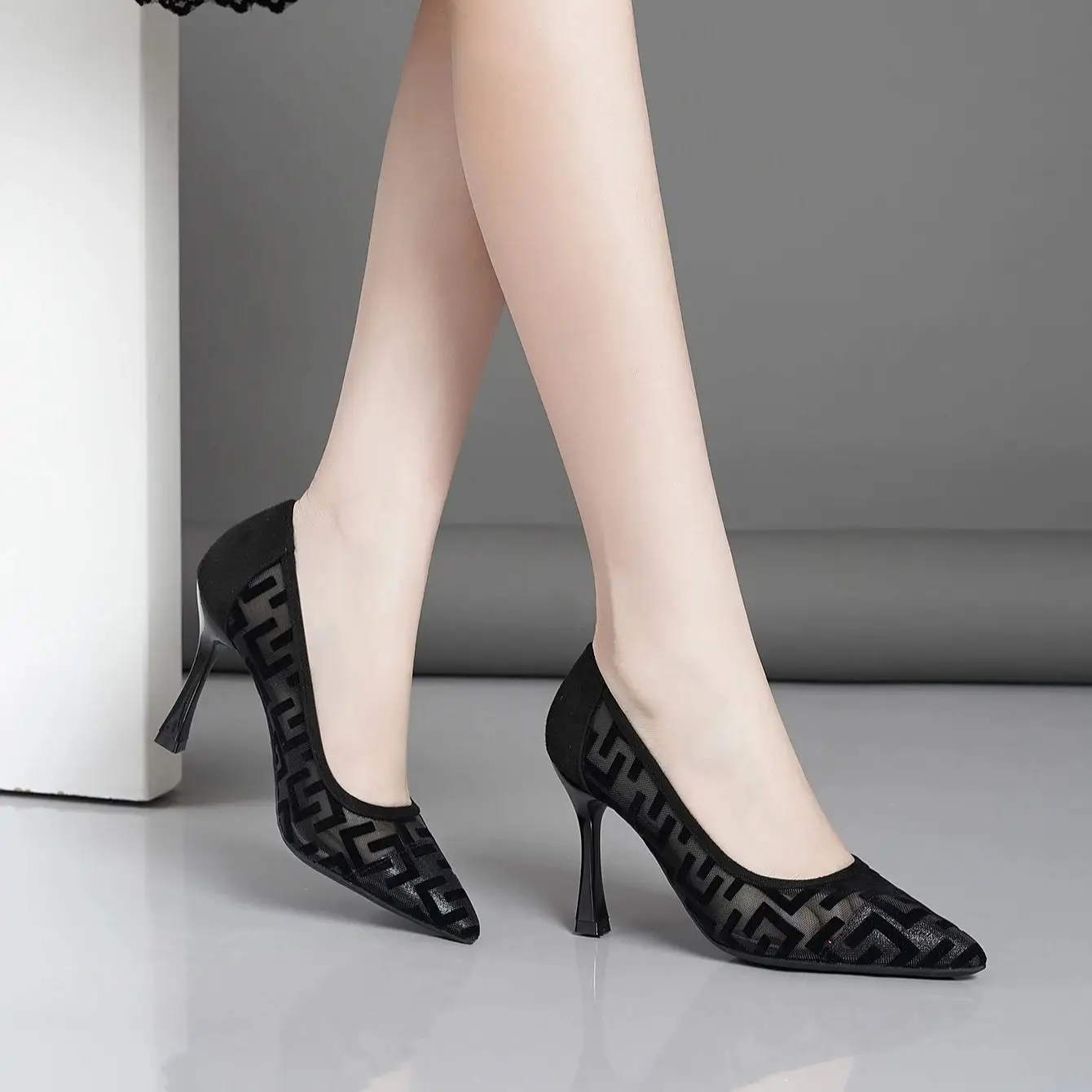 Simple and stylish high-heeled casual professional shoes