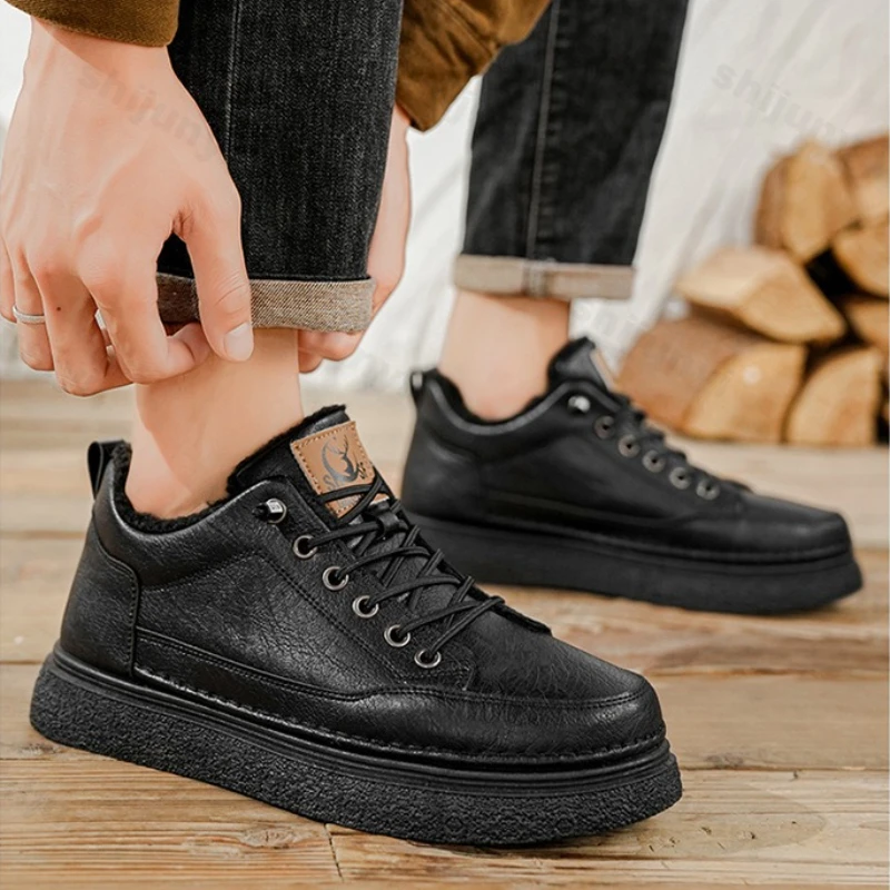 Sepatu Kulit Kasual Pria 2025 Musim Dingin Baru Sepatu Luar Ruangan Berbulu Tebal Hangat Sepatu Katun Tahan Air Anti Selip Penambah Tinggi Sepatu Pendek