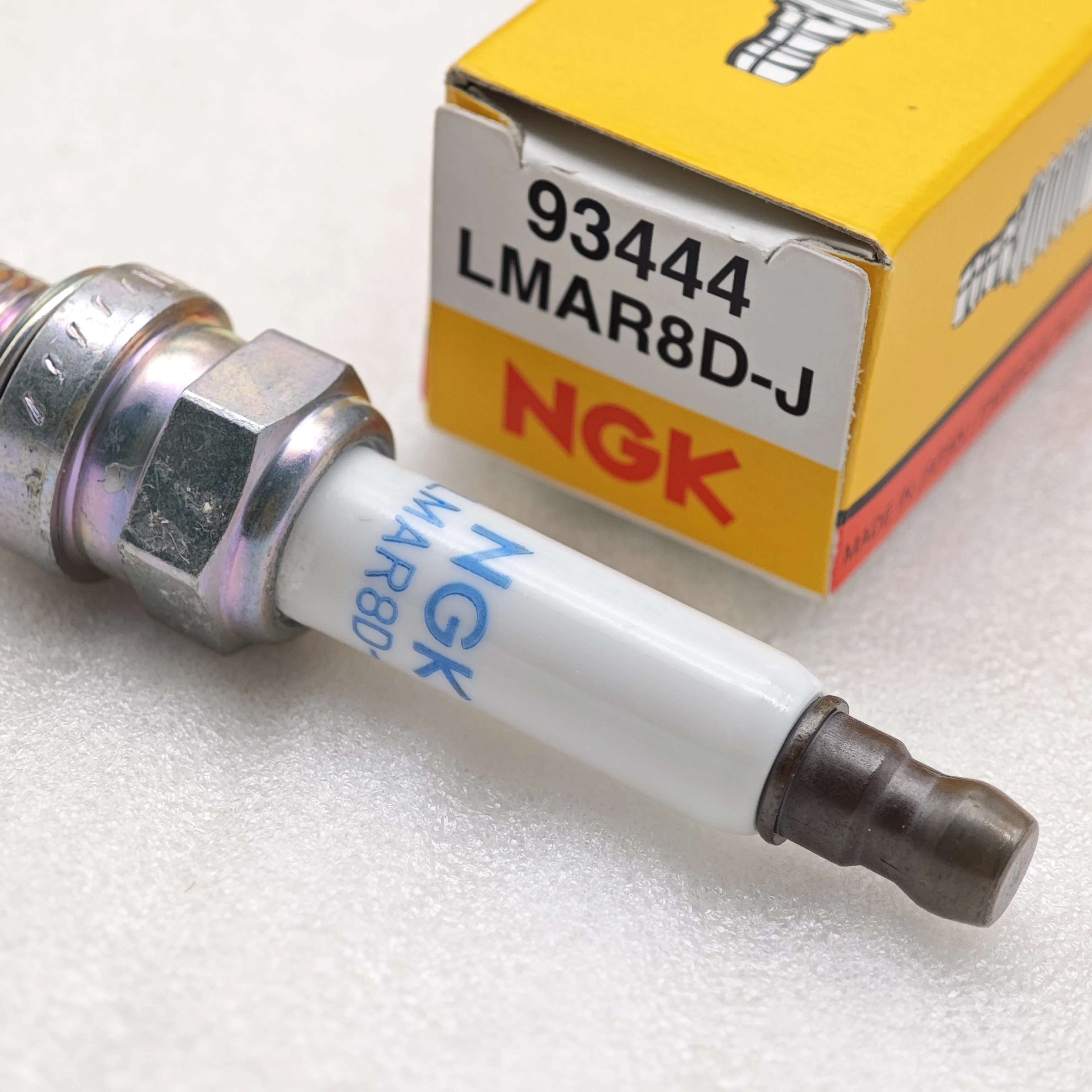 1pcs Original 2 PAWS NGK Spark Plug LMAR8D-J 93444  LMAR9D-J 1633