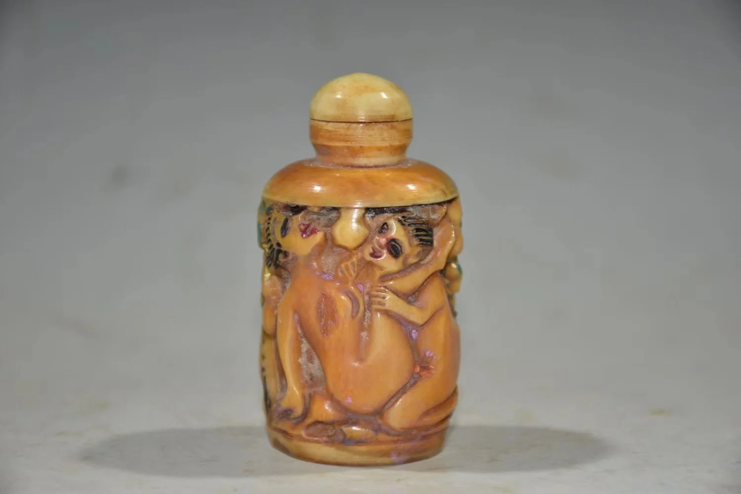 Beautiful old BeiJing hand painted colored painting Natural corner carving snuff bottle, art of love,free shipping