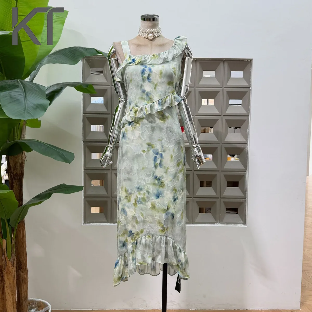 

KT Elegant Vintage Floral Midi Dress for Women Square Neck Ruffle Trim Sleeveless Fitted Waist Holiday & Party Dresses