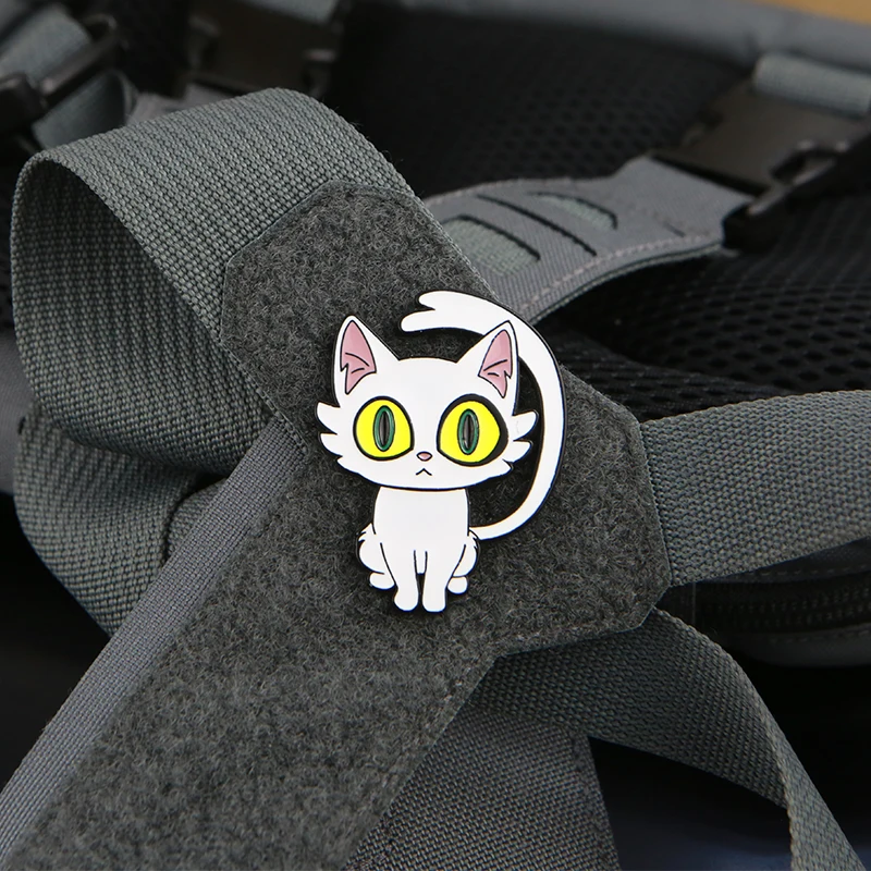 Parche metal gato blanco táctico con gancho para chaleco o chaqueta - imagen 3