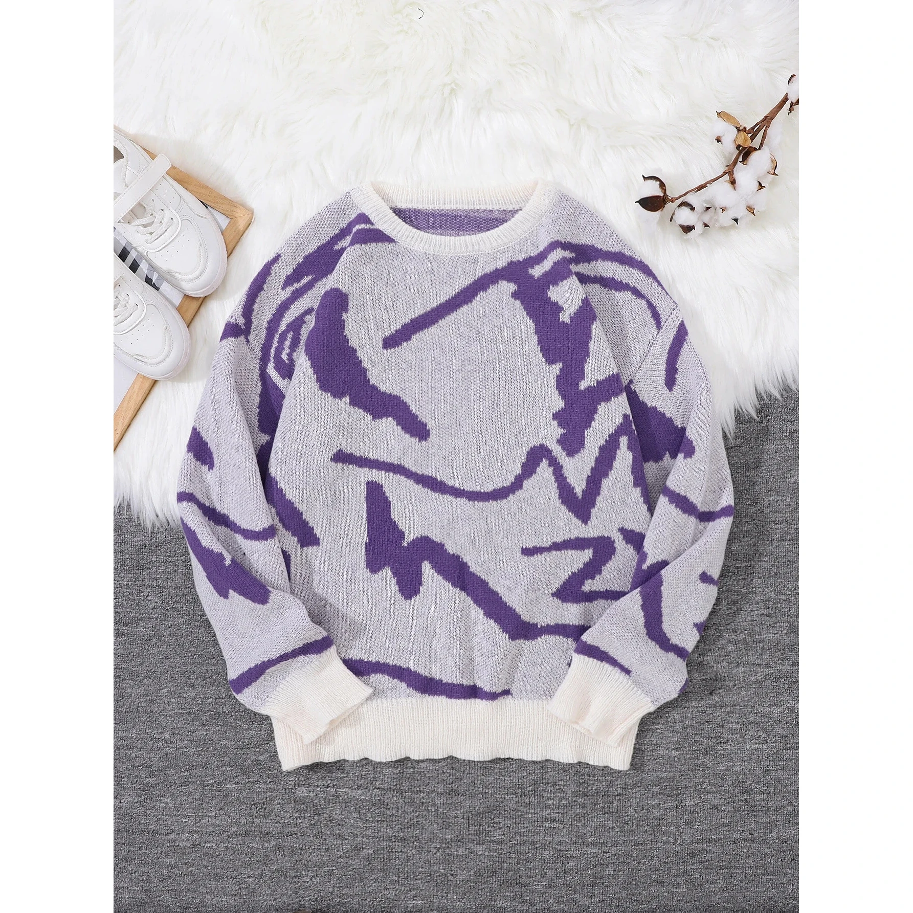 Modny, luźny, długi sweter z okrągłym dekoltem, dzianinowy, idealny na jesień i zimę, stylowy streetwear, wygodny i swobodny top.