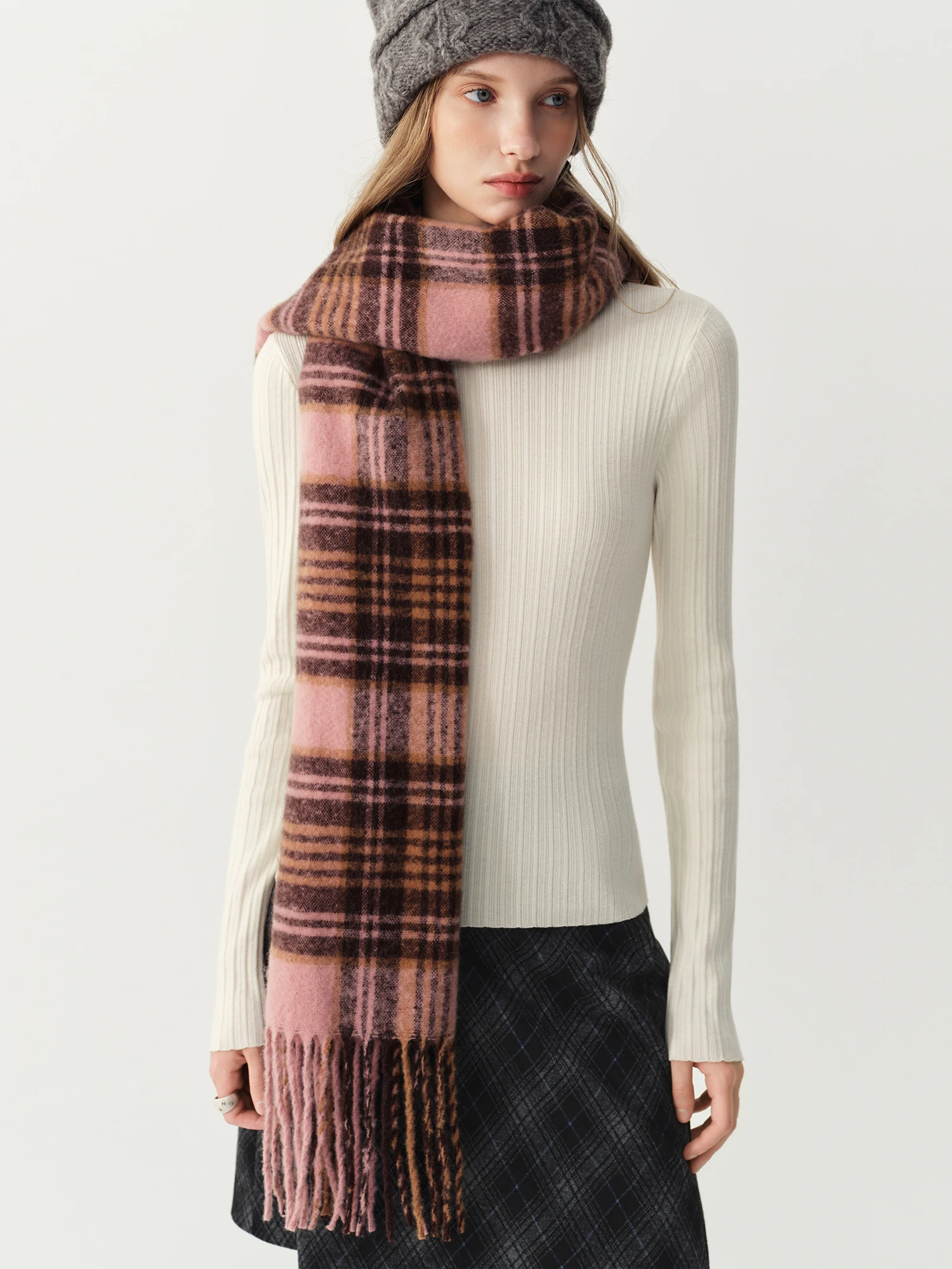 FSLE 2026 Winter Women's Chic Fringed Plaid Scarf - Stylish Versatile Cozy Warm Neck Warmer for Everyday Outfit and Commute