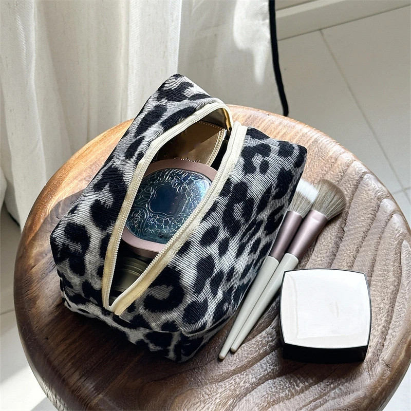 Leopard Corduroy Clutch Cosmetic Makeup Bag Zipper Square Bag Large Capacity Portable Travel Toiletry Organizer Purse bag