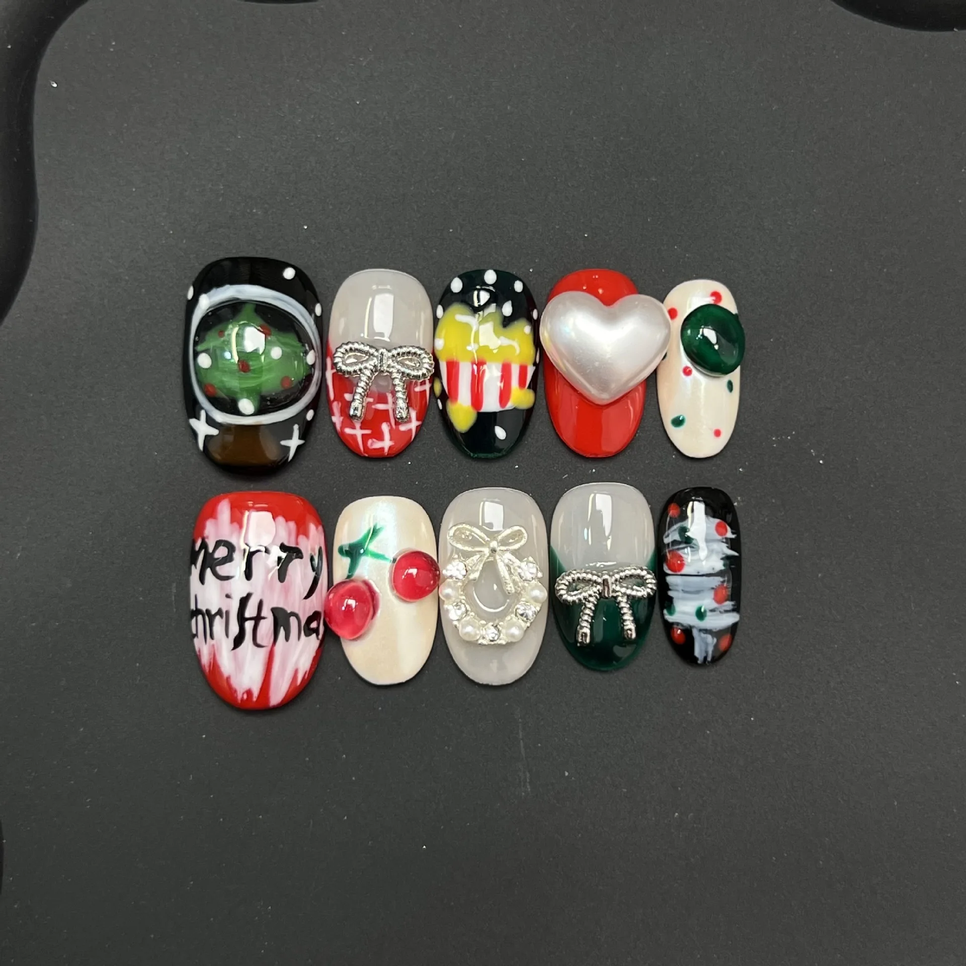 

10pcs Christmas Oval Handmade Press on Nails Sets Love Bow Rhinestone Red Short Almond False Nails Art Reusable French Fake Nail