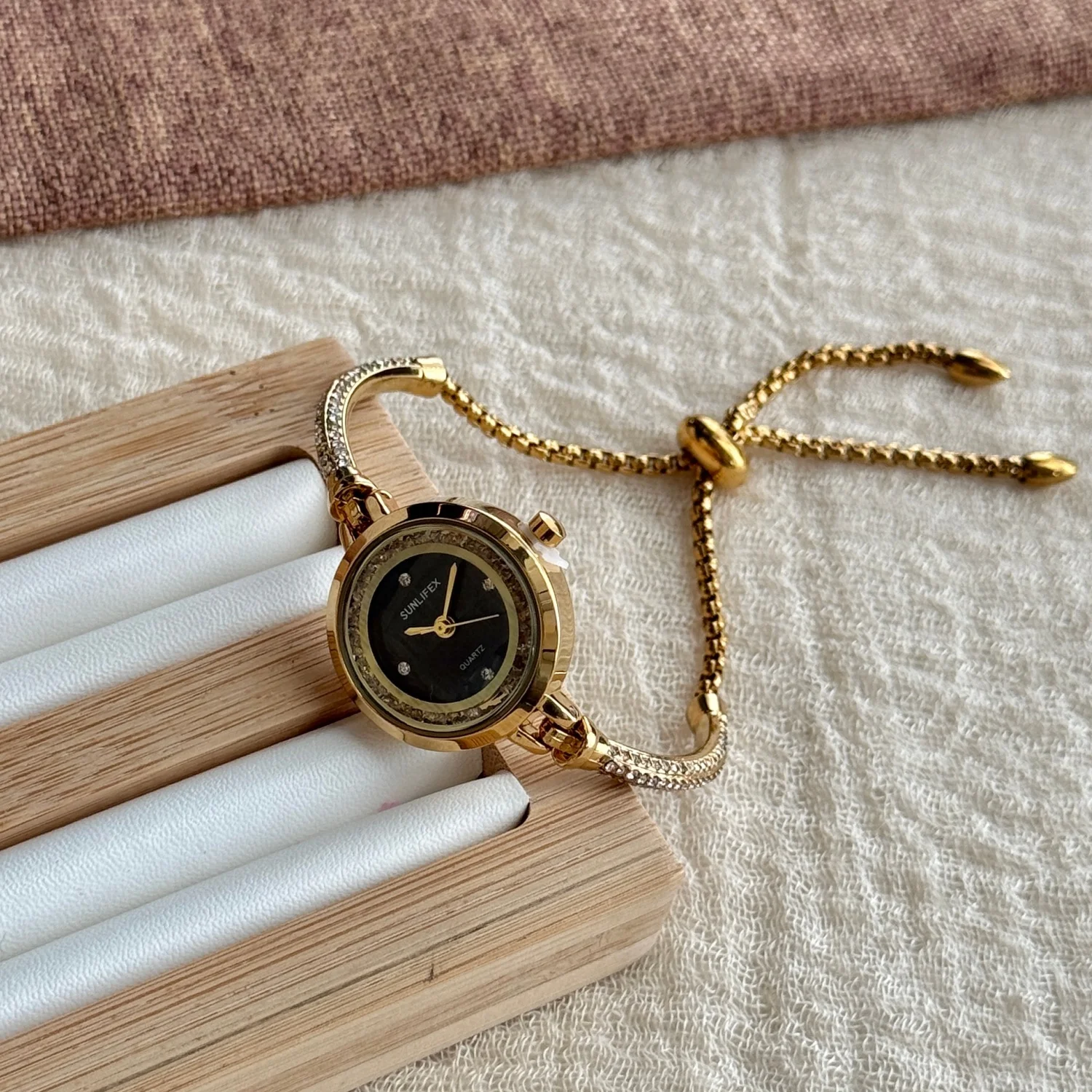 

Роскошные женские часы SUNLIFEX со стразами, маленький круглый циферблат, кварцевые часы, золотой браслет на шнурке, наручные часы Montre Femme