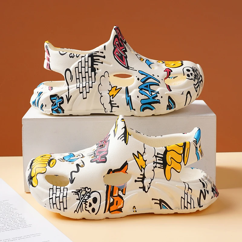 

A pair of children's summer open-toe hole shoes, soft and wear-resistant slippers, size 24/25-40/41，QT-6033