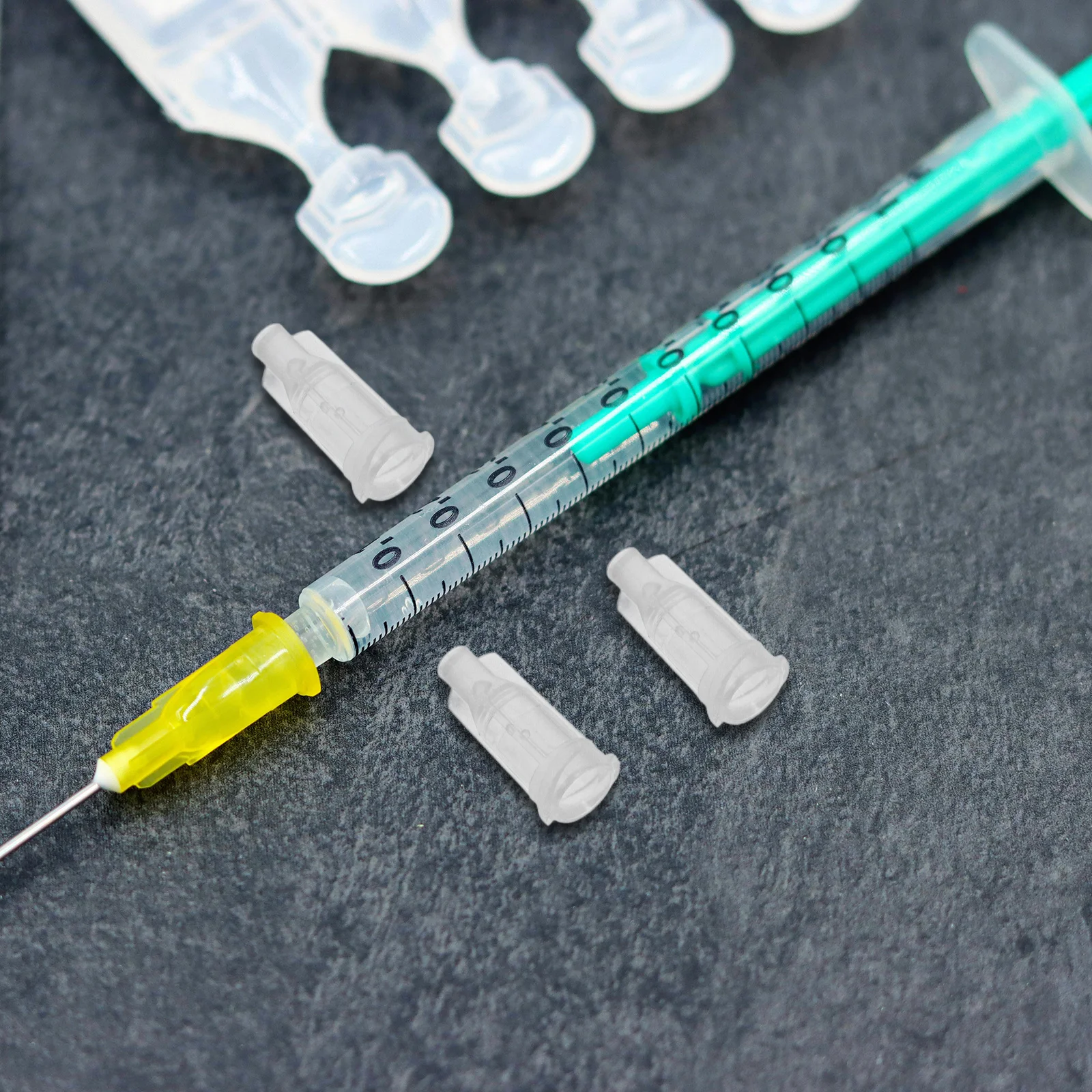100Pcs Syringe Cap Plastic Screw Type Leak-Proof Replacement Tips for Medical Laboratory Industrial Application