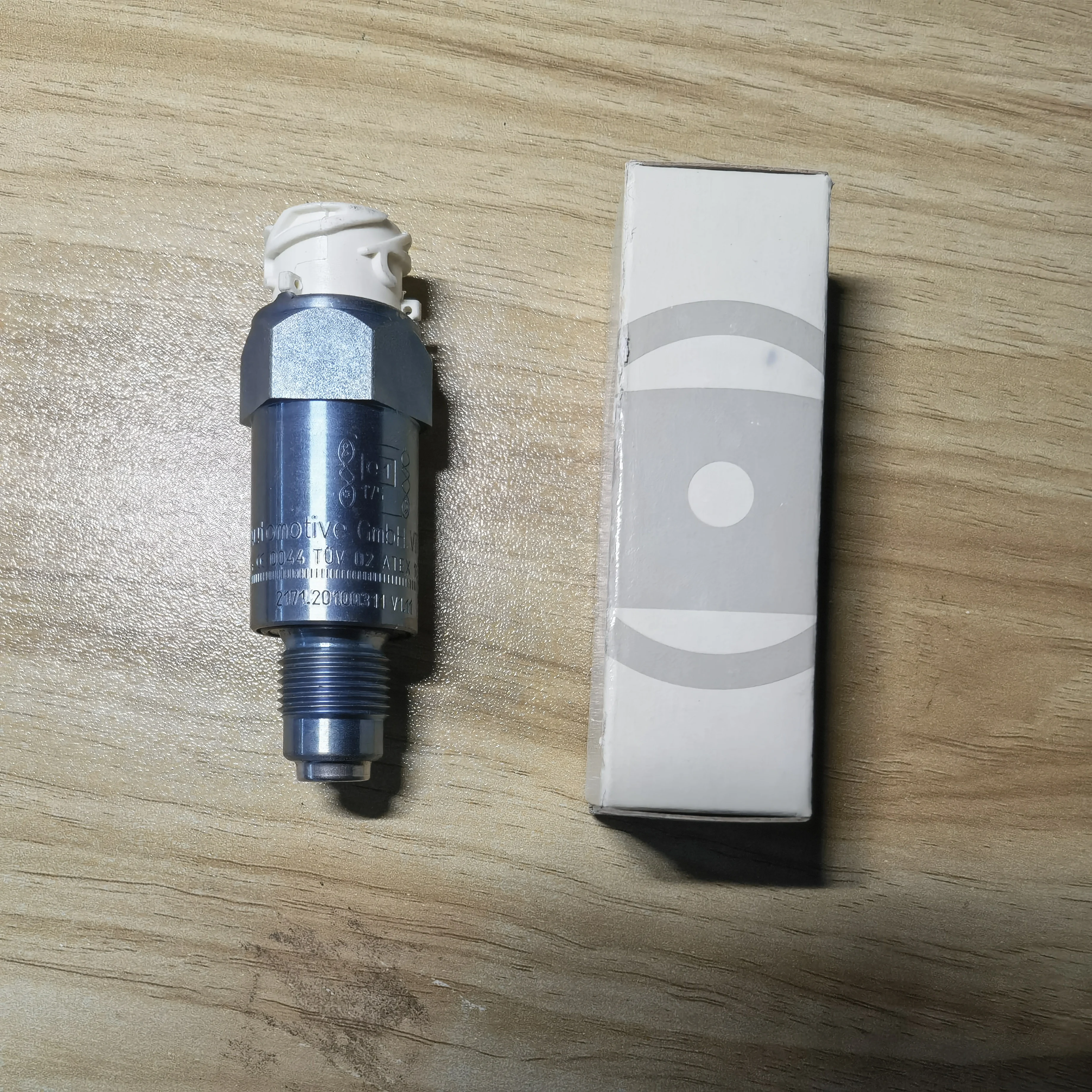

Suitable for Volvo truck impulse sensor OE：22387296 21643804 217120002315 High-quality data with encryption protection.