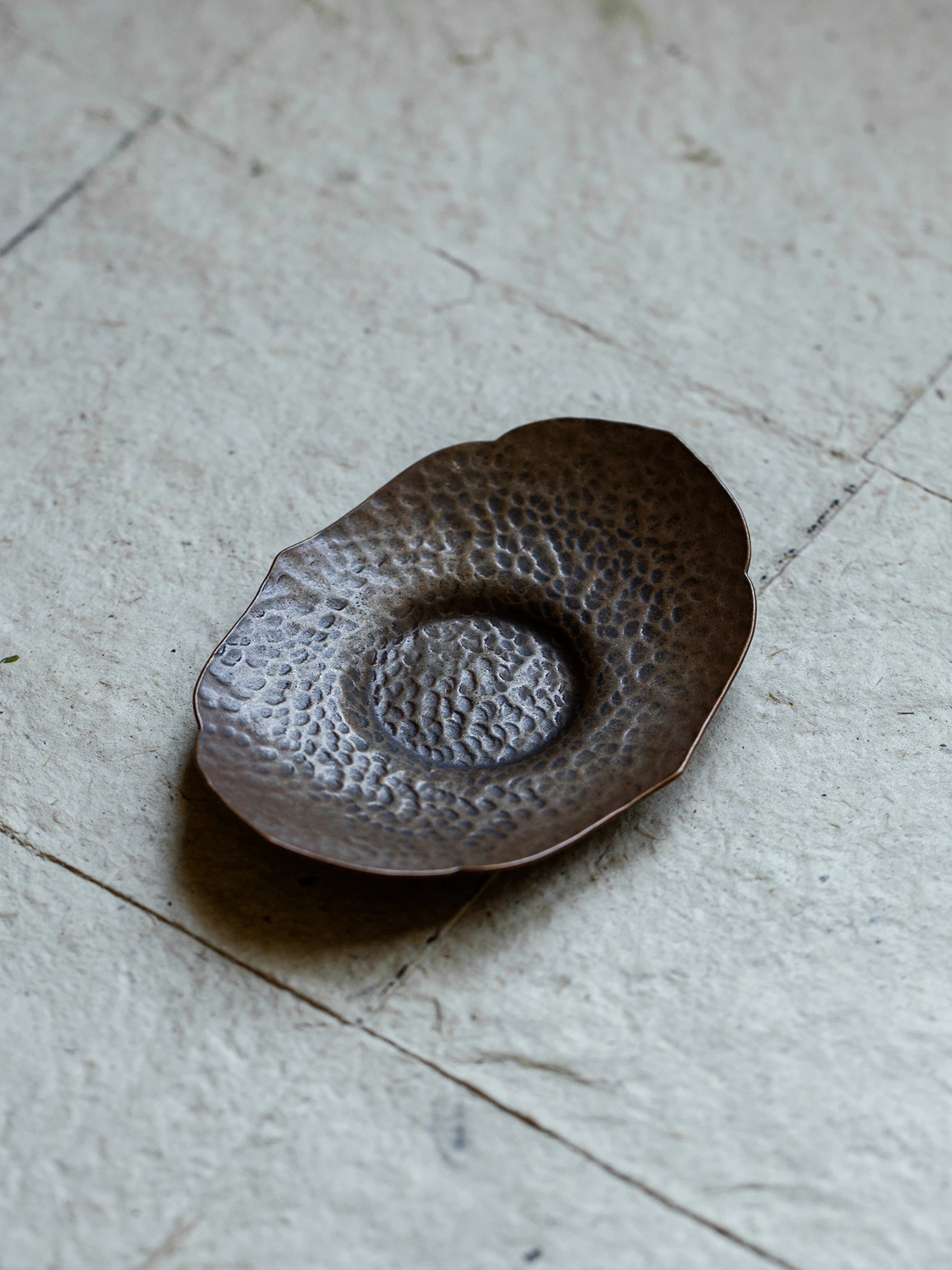 

Mbaiyan Pure Handmade Purple Copper Tea Coaster Heat Resistant Tea Set Vintage Chinese Sle Hammered Pattern Cup Holder