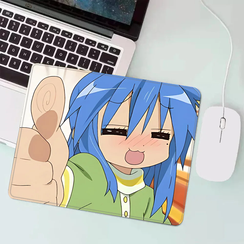 Lucky star konata izumi alfombrilla de ratón para juegos XS alfombrilla de ratón pequeña para PC Gamer decoración de escritorio alfombrilla de ratón de oficina alfombra de escritorio