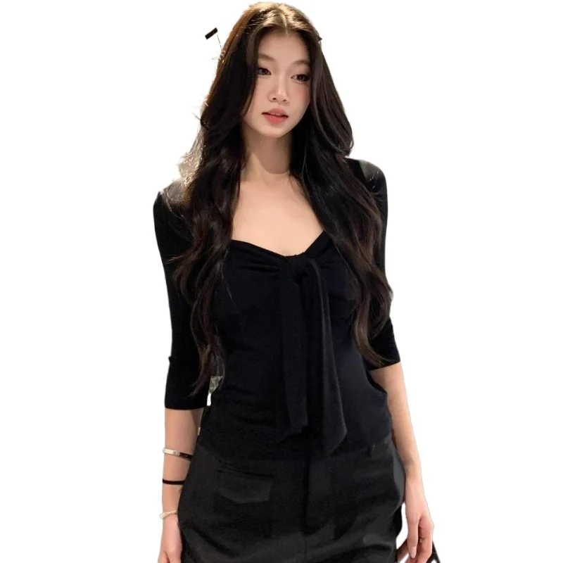 T-shirt à épaules dénudées pour femmes, couleur unie, à la mode, cintré à la taille, purement façonnant, col bas, noir, automne 2026