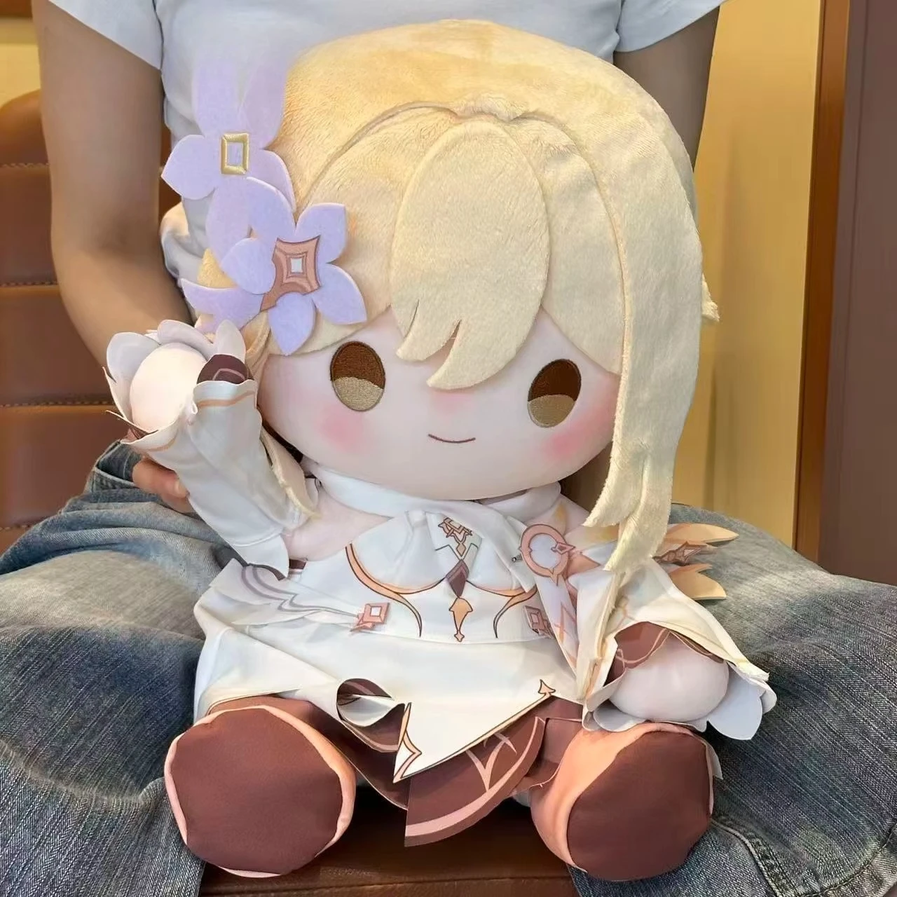 Muñeco  Peluche  40CM  Personaje Lumine  Juego Genshin Impact, Peluche  Algodón en Postura Sentada, Cojín  Peluche