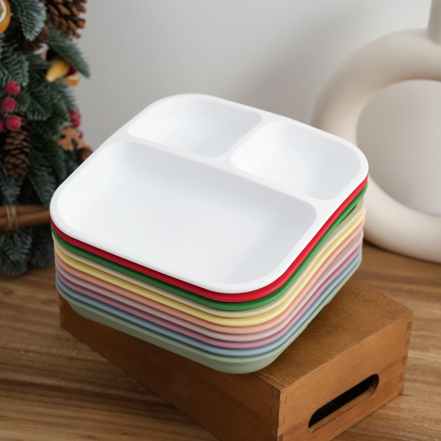 

1 шт., силиконовая разделенная тарелка для младенцев, квадратная форма, посуда без BPA, миска для кормления с присоской, детская посуда, рождественский подарок