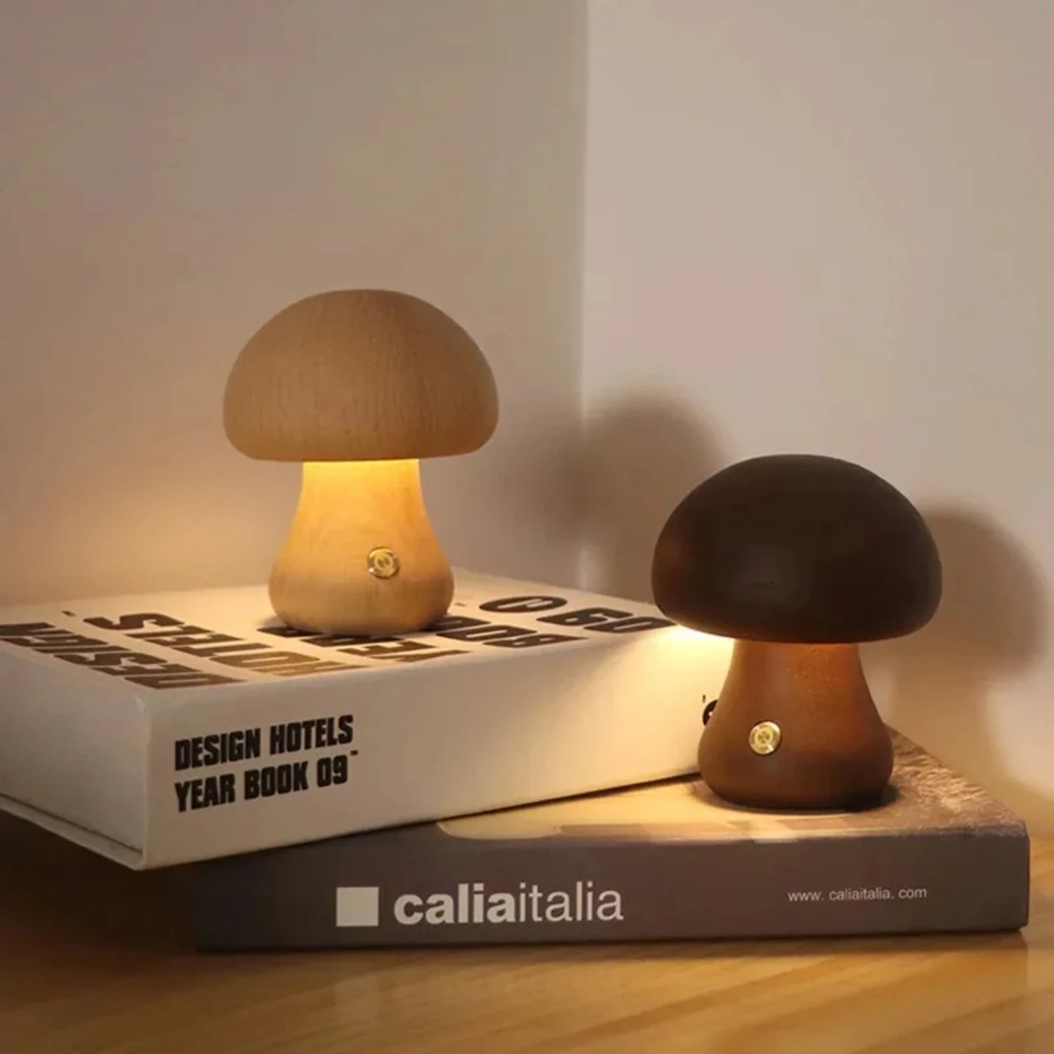 Adorabile, calda e accogliente luce notturna a LED a forma di fungo in legno per camera da letto e cameretta dei bambini Bella lampada da comodino con touch Sw