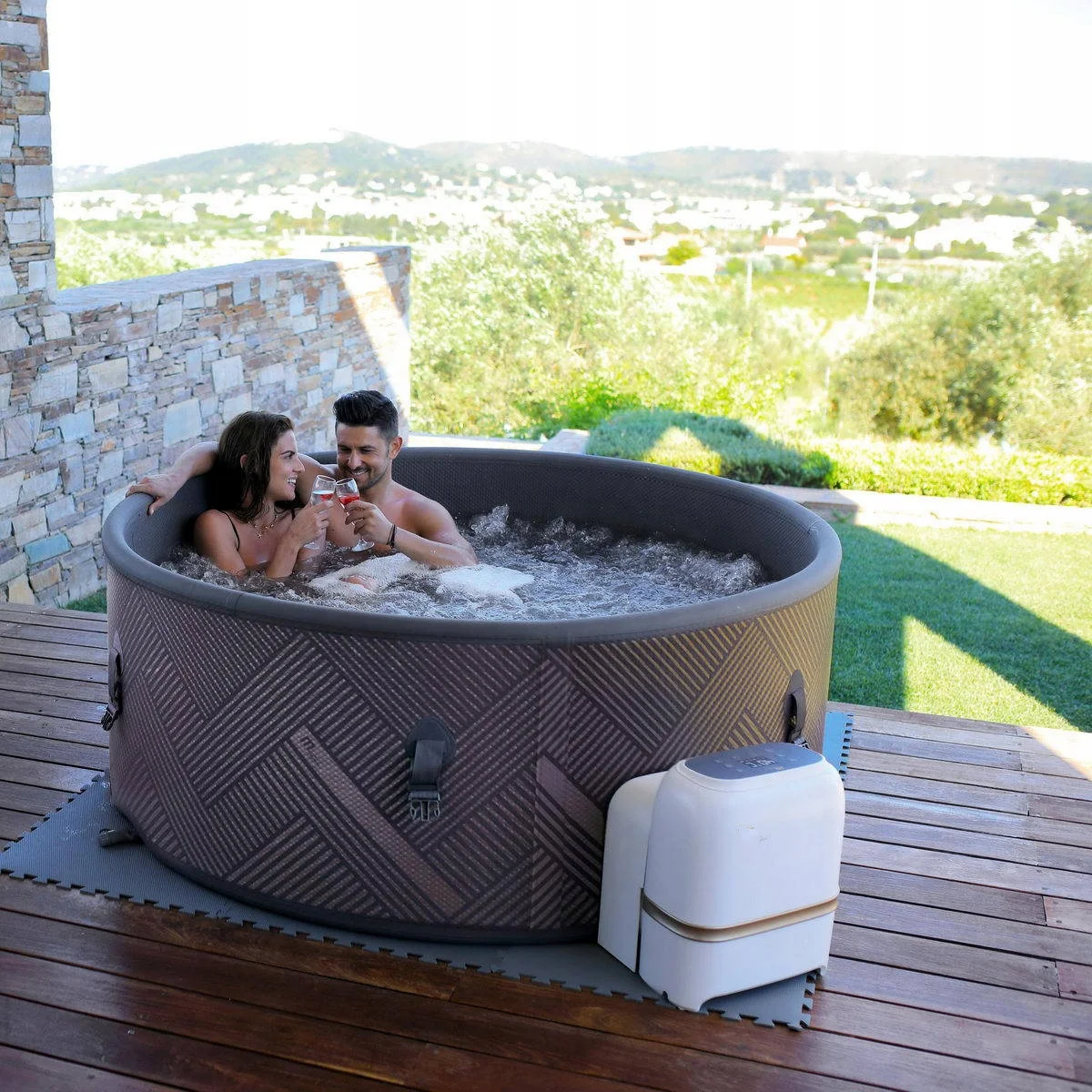 Round Inflatable 4‑Person Hot Tub Spa, Family Party Leisure Pool for Adults & Kids Home Outdoor Backyard Use