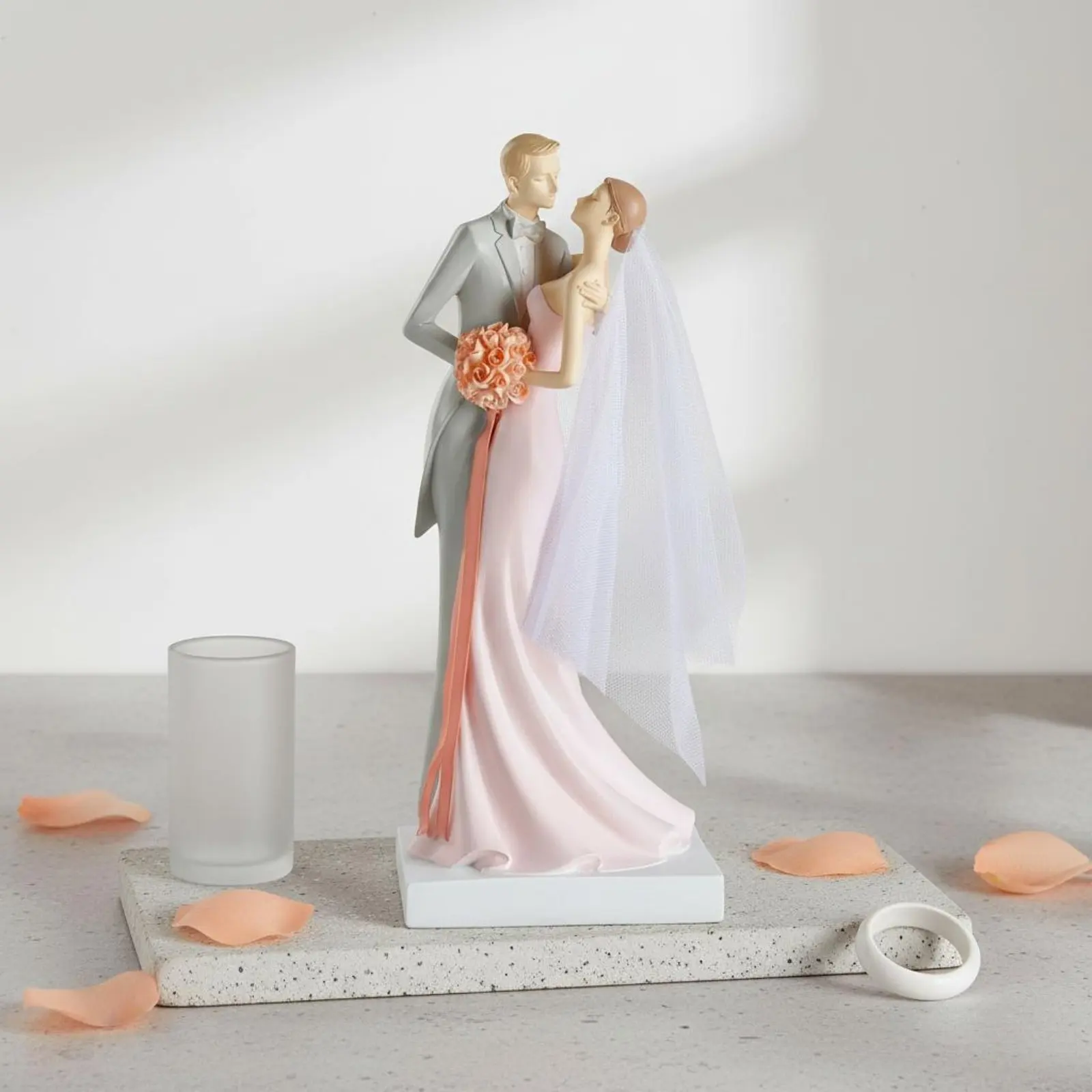 figura-de-pareja-de-novios-diseno-europeo-estatua-de-novios-figura-de-novio-con-novia-en-brazos-regalo-de-aniversario-para-recien-casados