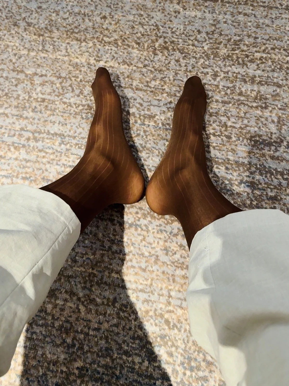 Transparente, vertikal gestreifte Socken für Herren, dünne Strümpfe, durchsichtige Nylonsocken, mittelhohe Socken, Business- und formelle Herrensocken, passend zu Anzügen und Schuhen. – Detail 7
