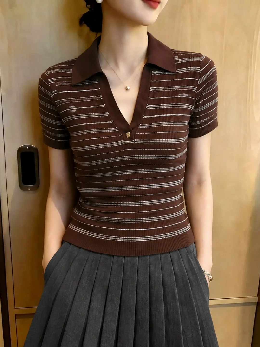 

Slim Fit Ice Silk Knitted Top Fashionable Striped Short Sleeve Women's Korean Style Commute Soft Comfortable Summer New Arrival