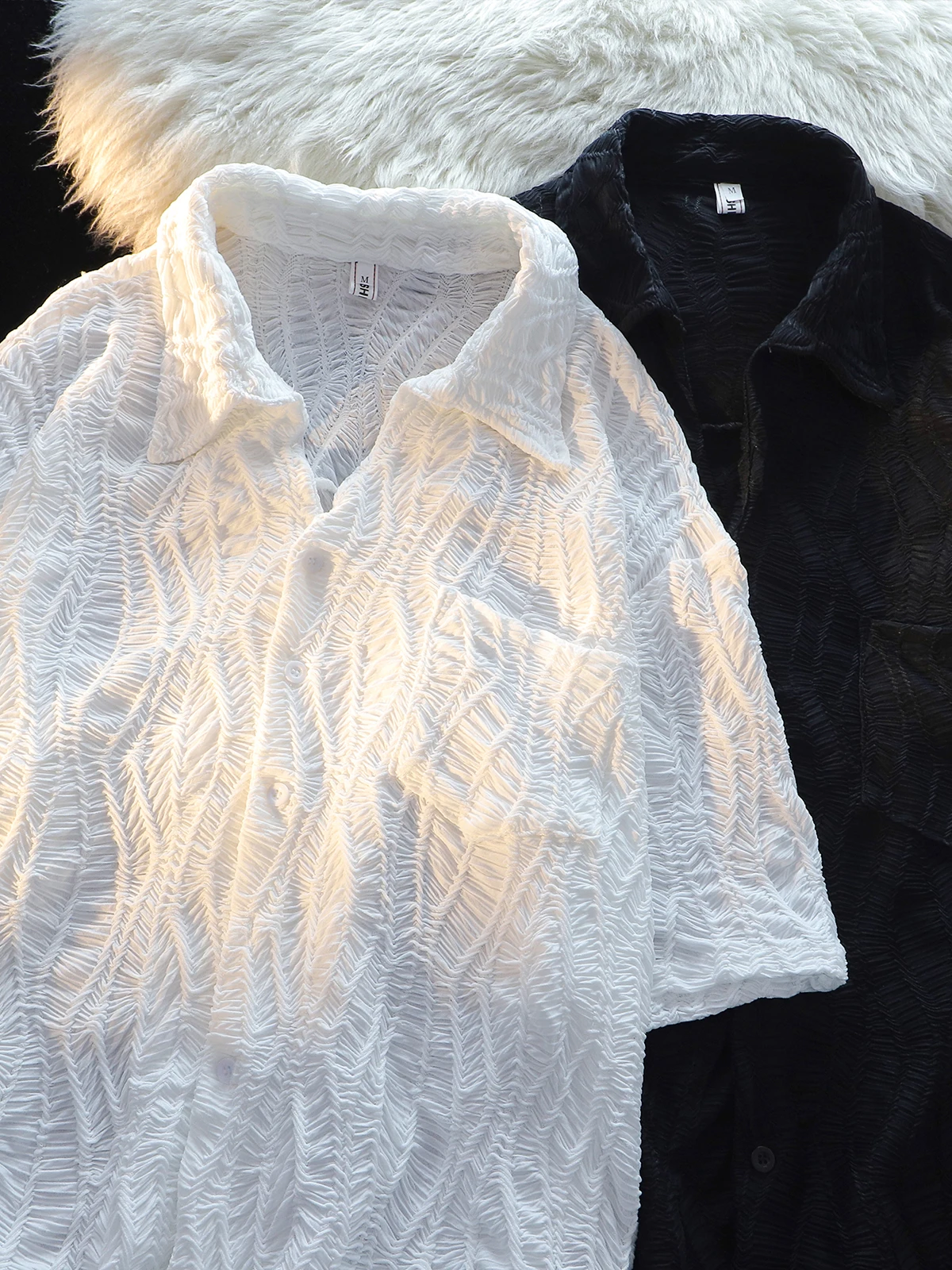 

Summer Thin Pleated ort Sve Casual Spor Men's irt Vintage Japanese Hong Kong Sle Design Loose Fit Ice Silk irt