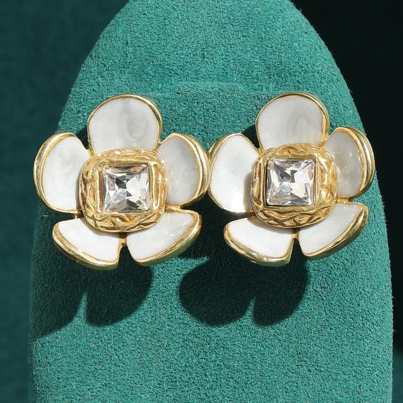 Pendientes de perlas esmaltadas blancas vintage con forma de flor para mujer, novia, color oro de 18k, joyería de moda diaria, regalo elegante y exquisito