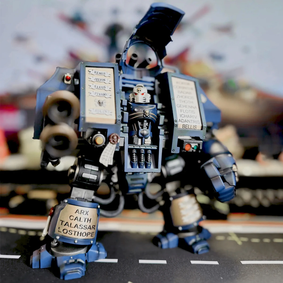 JOYTOY ウォーハンマー40K アクションフィギュア 1/18 スペースマリーン ウルトラマリーン ヴェネラブル・ドレッドノート フィギュア 可動関節モデル おもちゃ