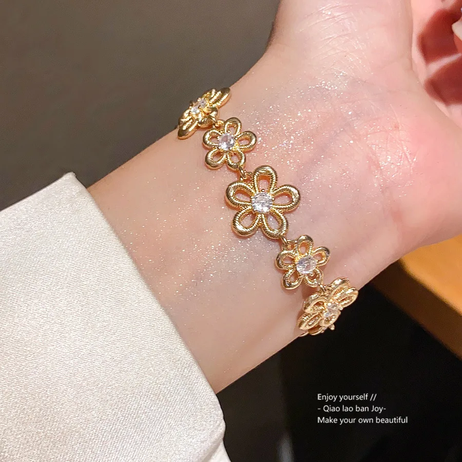 

Artistic Openwork Flower Bracelet Asymmetric Zircon Chain for Women Unique Dainty Boho Jewelry Modern Minimalist Gift