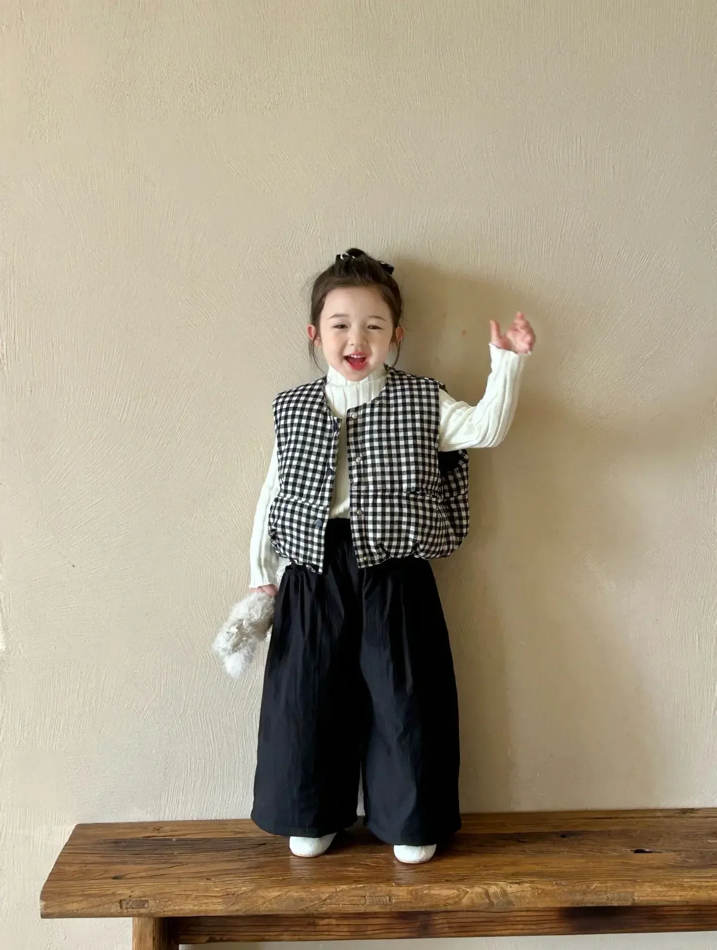 Girls Suits 2024 New Winter Childrens Wear Korean Girl Baby Retro Gingham Cotton Vest Sweater Cotton Pants Three-piece Set