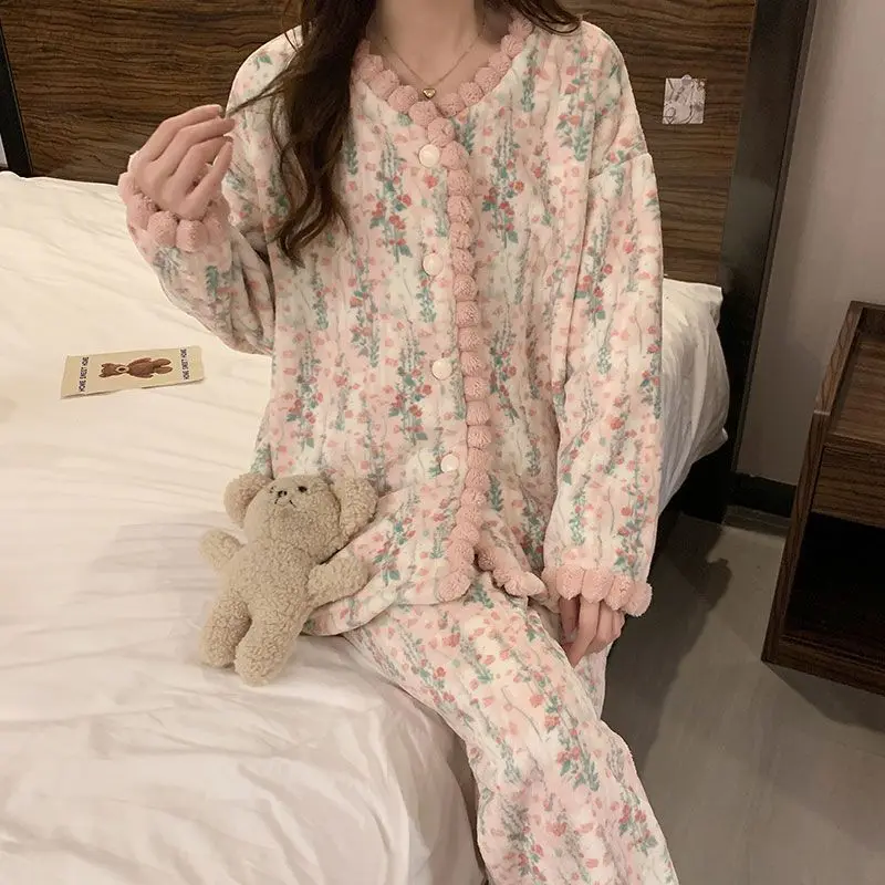 

Зима 2025 года, толстый теплый фланелевой пижамный комплект с длинными рукавами для женщин, корейская свободная одежда для сна из кораллового флиса, домашняя одежда, домашняя одежда