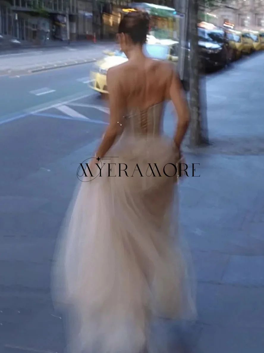 Wunderschöne trägerlose Abendkleider, Tüll, Meerjungfrau, Perlen, Seitenschlitz, Falten, Promi-Abschlussballkleider, individuell gestaltet