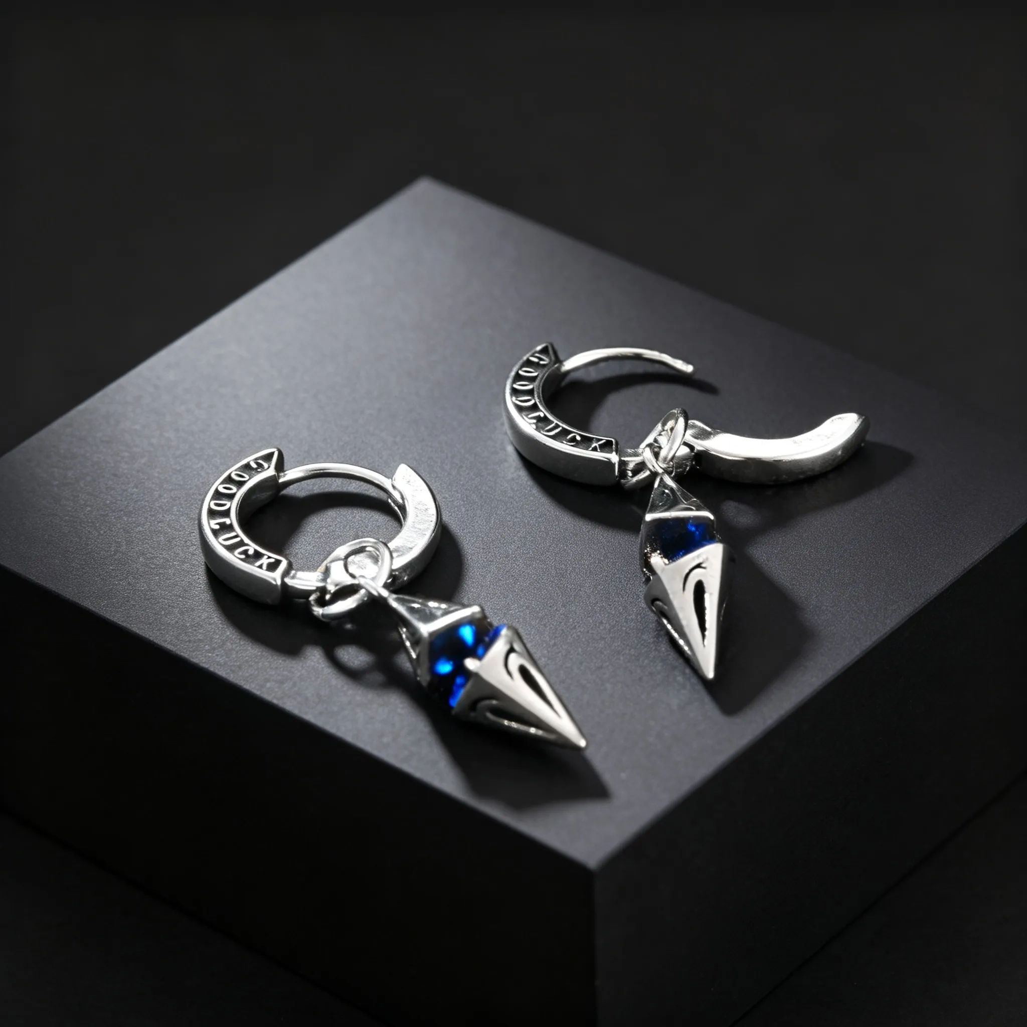 Stilvolle blaue Stein-Hängeohrringe für Herren, Persönliche Zirkon-Geometrische Würfel-Anhänger-Ohrringe, Modischer Party-Punk-Schmuck als Geschenk – Detail 5
