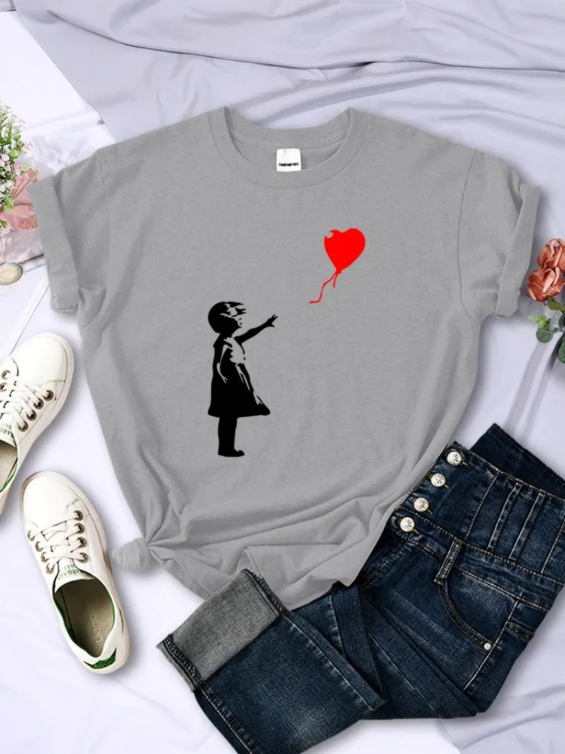 Camiseta respirável de manga curta feminina, tops de moda Hip Hop, camiseta casual feminina, roupas com mosca, estampas de balões de amor