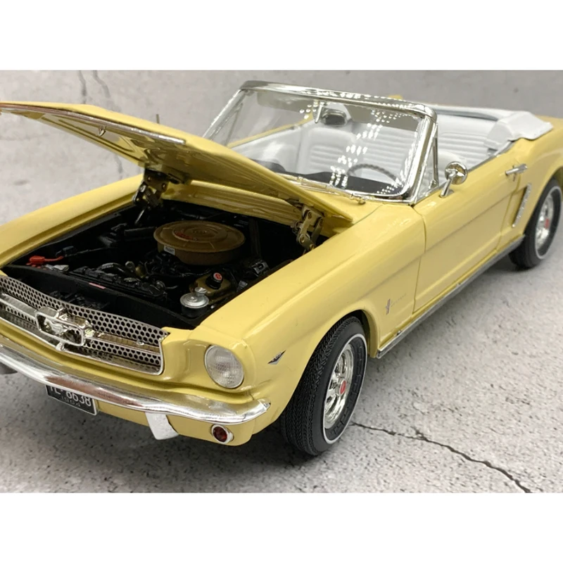 ダイキャスト 1/18スケール 1965年式 マスタング 4.6 コンバーチブル 合金製 シミュレーションカーモデル コレクション 装飾 ギフト 静態ディスプレイ