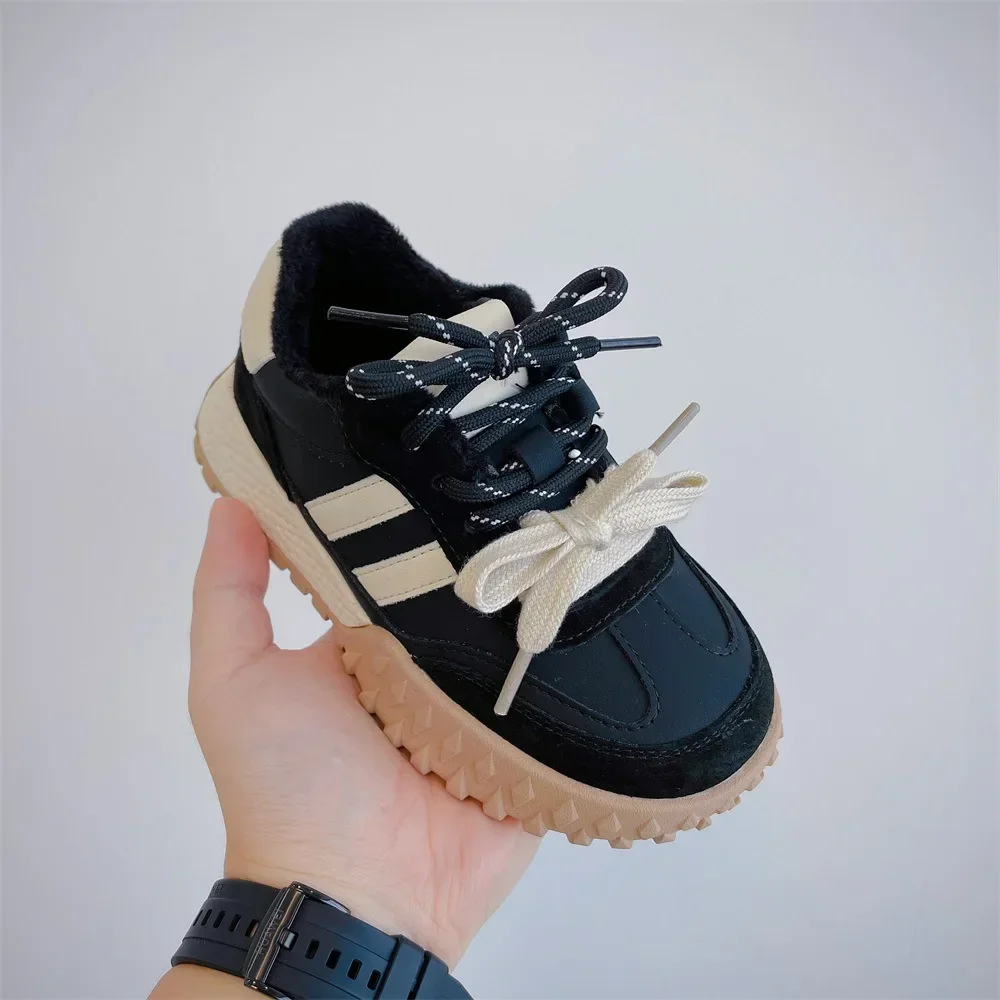 Nuevos zapatos de invierno para niños, suela suave, cómodos zapatos deportivos casuales, versión coreana, zapatos gruesos y cálidos Forrest Gump para niñas